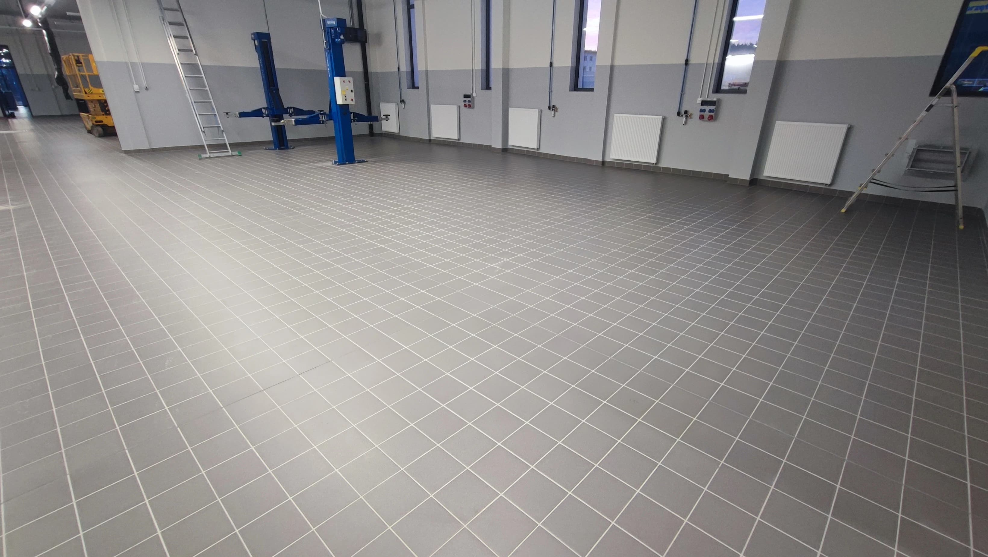 Serwisy i warsztaty samochodowe